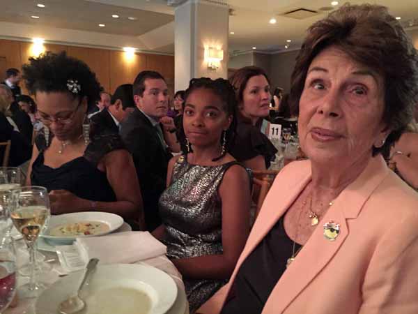 Kallah Masudi and her mother with Maria Bueno (Photo Tenlink)